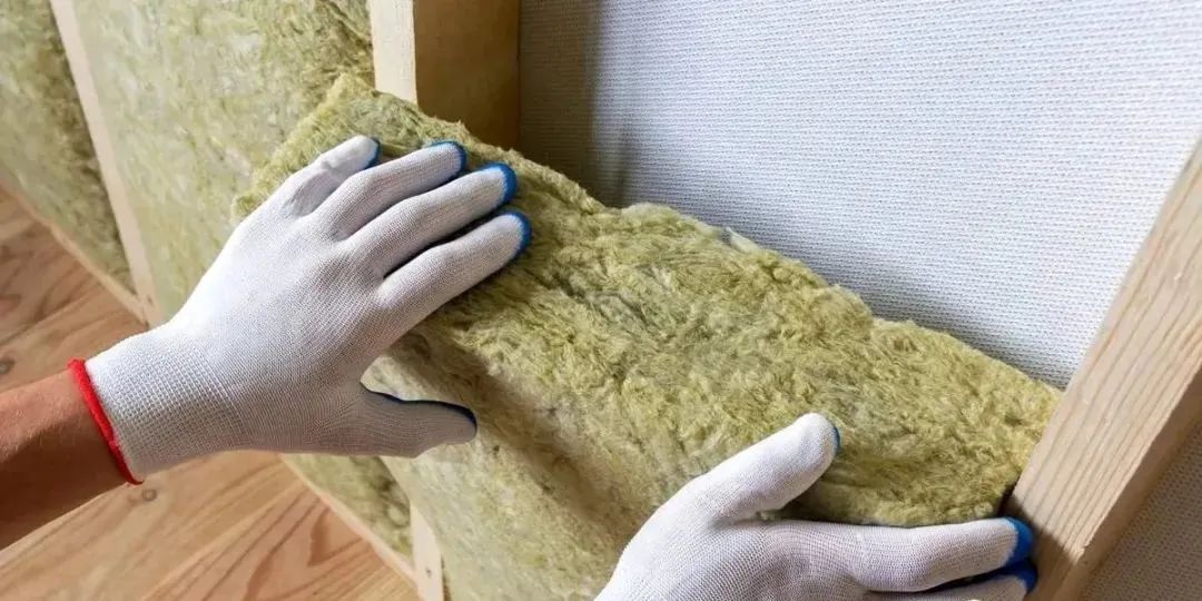 科学家将稻壳和回收报纸转化为新型隔热材料